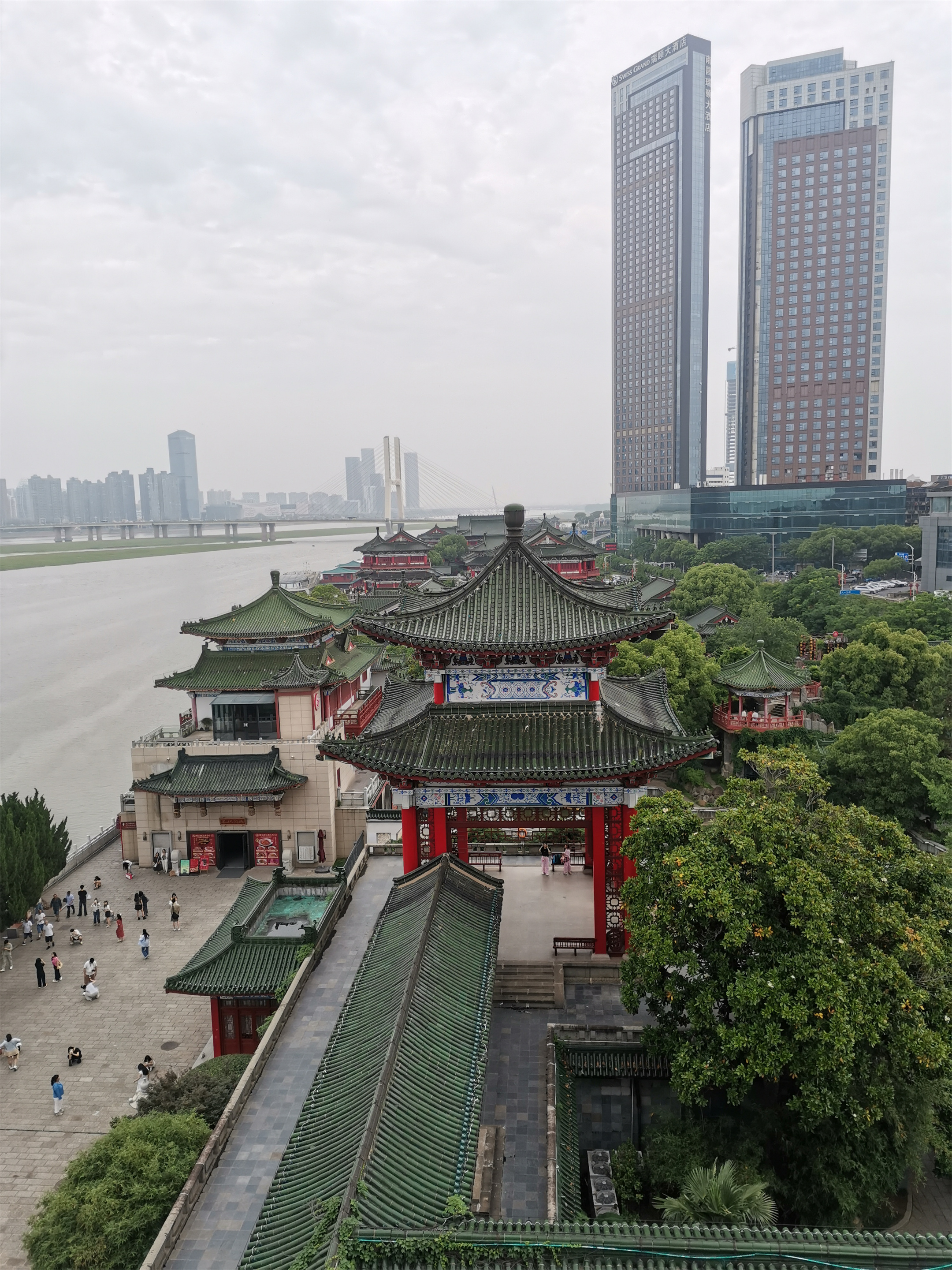 请输入图片描述